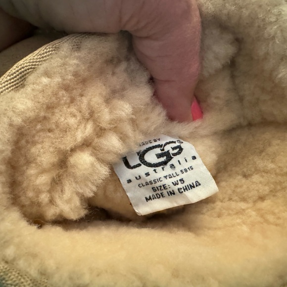 UGG classic boots. Size 5 - Picture 6 of 6